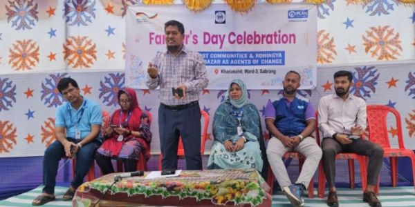 টেকনাফে কৃষি প্রযুক্তি ব্যবহারে কৃষকদের নিয়ে উঠান বৈঠক